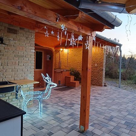 Regina Ranch Hotel Игал Екстериор снимка